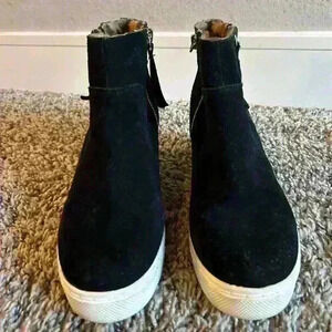 Black Steve Madden Wedge Sneaker (Women's) size 6 1/2 zipper microfiber inside